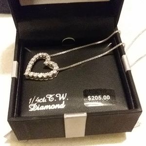 Nwt. Gorgeous real 💎 heart necklace 1/4 carats